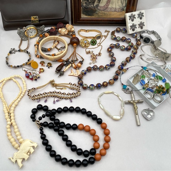 Vintage Junk Drawer Jewelry Lot & Miscellaneous Items - Picture 9 of 9